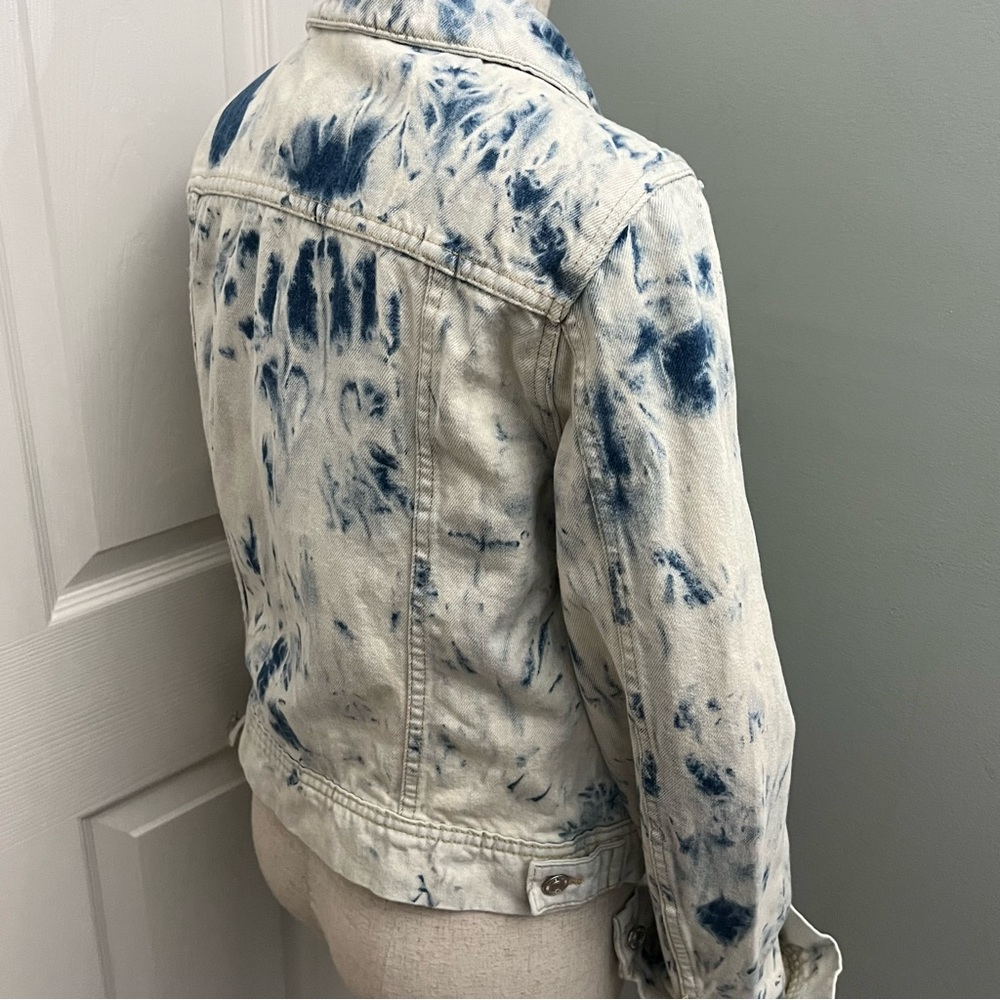 Free People White and Blue Tones Tie Dye Denim Jacket Size Small - Picture 8 of 16